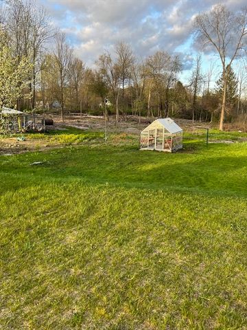 4 Thorndike St, Dunstable, MA 01827