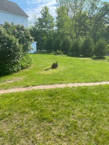 4 Thorndike St, Dunstable, MA 01827