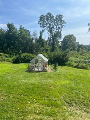 4 Thorndike St, Dunstable, MA 01827