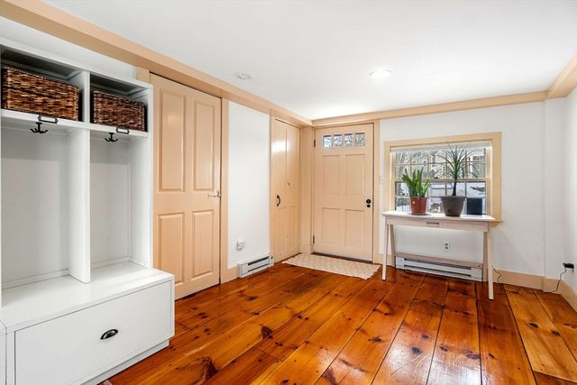 4 Thorndike St, Dunstable, MA 01827