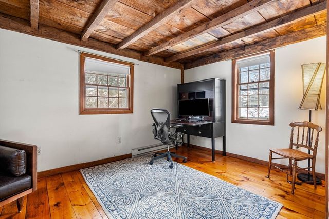 4 Thorndike St, Dunstable, MA 01827