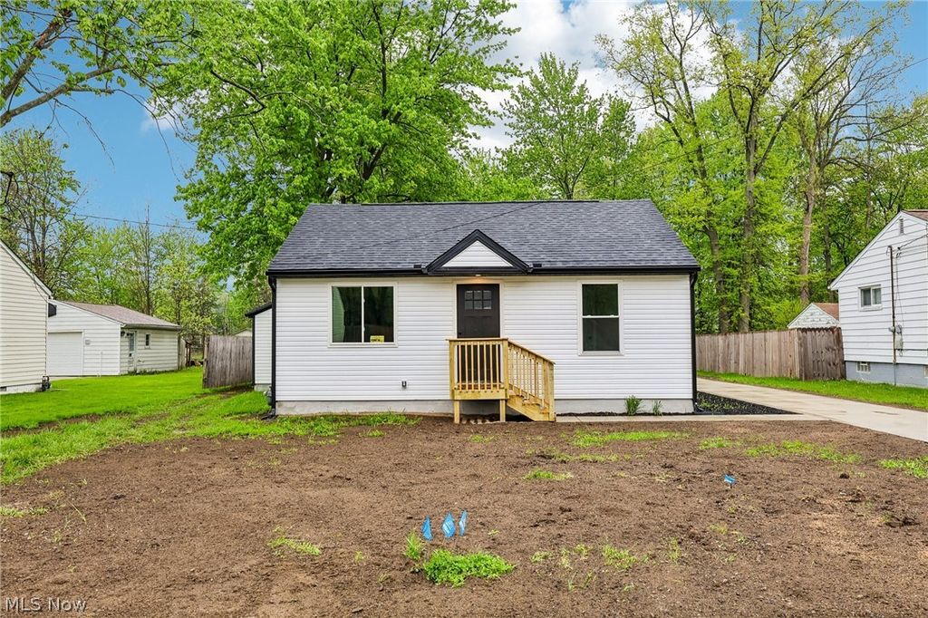 38849 Adkins Road, Willoughby, OH 44094