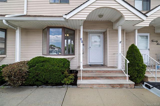 1790 Front Street 26, East Meadow, NY 11554