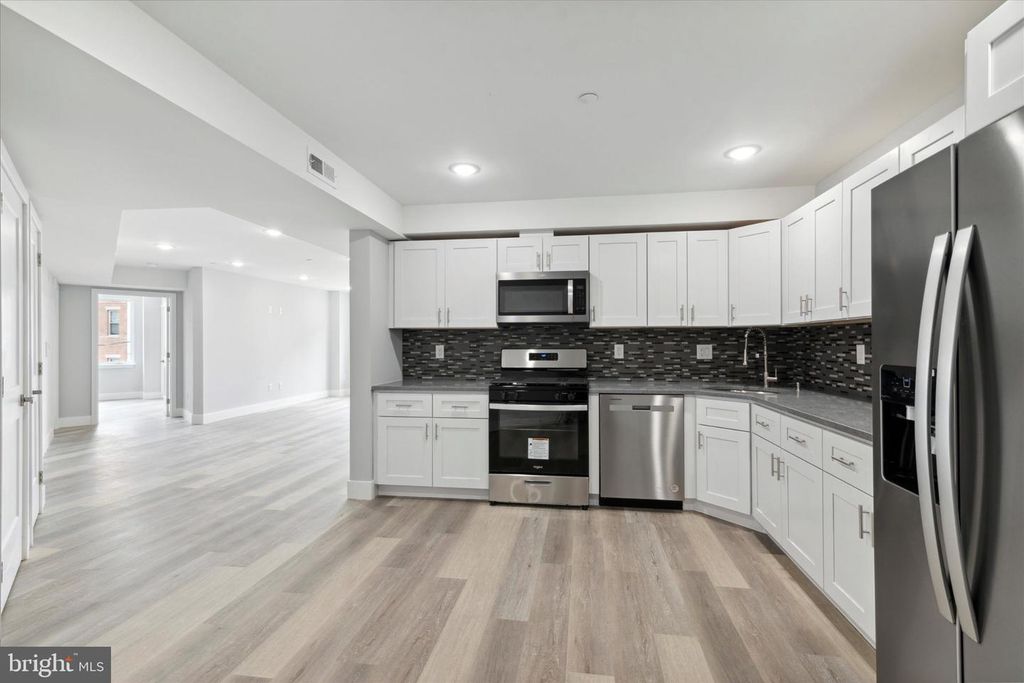 1600 RIDGE AVE, Philadelphia, PA 19130 — photo 2