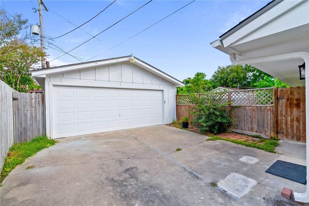 726 Meadowbrook Dr, Corpus Christi, TX 78412 — photo 4