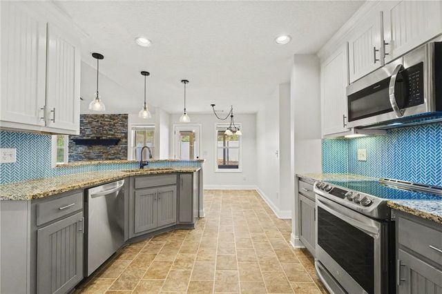 914 Patricia Court, Hoschton, GA 30548