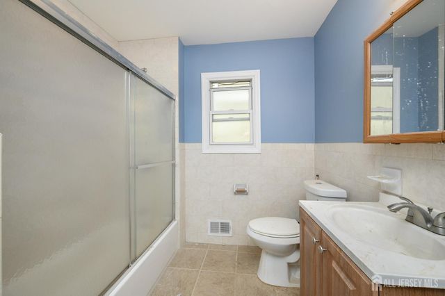 197 W 26th Street W, Bayonne, NJ 07002