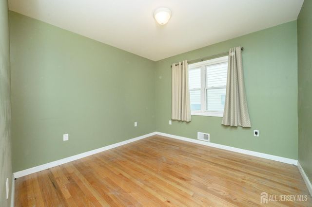 197 W 26th Street W, Bayonne, NJ 07002
