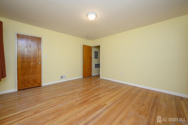 197 W 26th Street W, Bayonne, NJ 07002