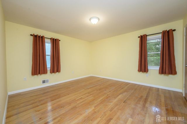197 W 26th Street W, Bayonne, NJ 07002