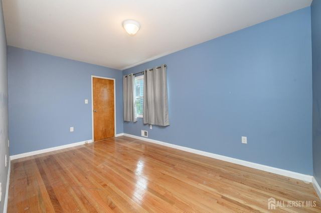 197 W 26th Street W, Bayonne, NJ 07002