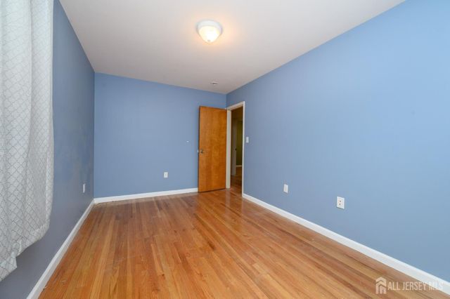 197 W 26th Street W, Bayonne, NJ 07002