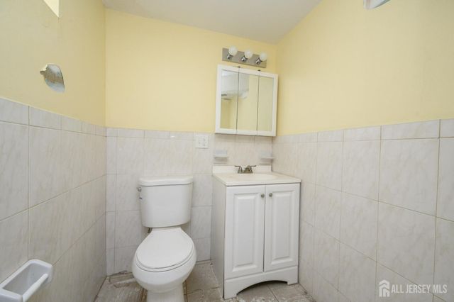 197 W 26th Street W, Bayonne, NJ 07002