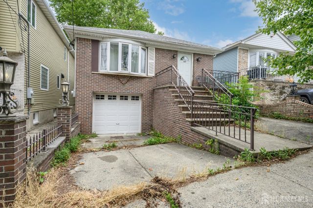 197 W 26th Street W, Bayonne, NJ 07002
