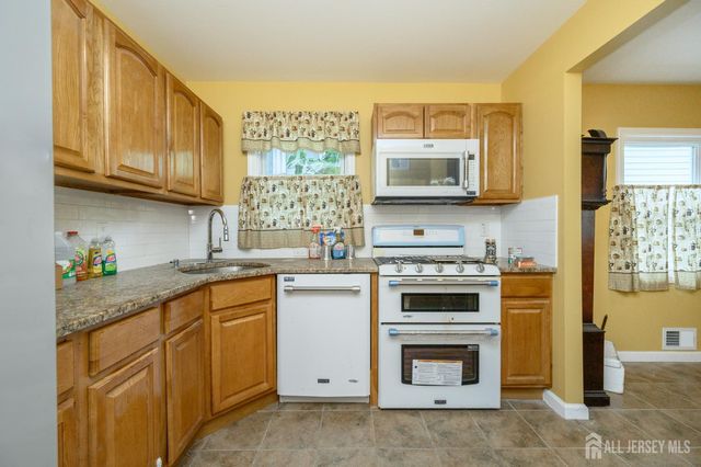 197 W 26th Street W, Bayonne, NJ 07002