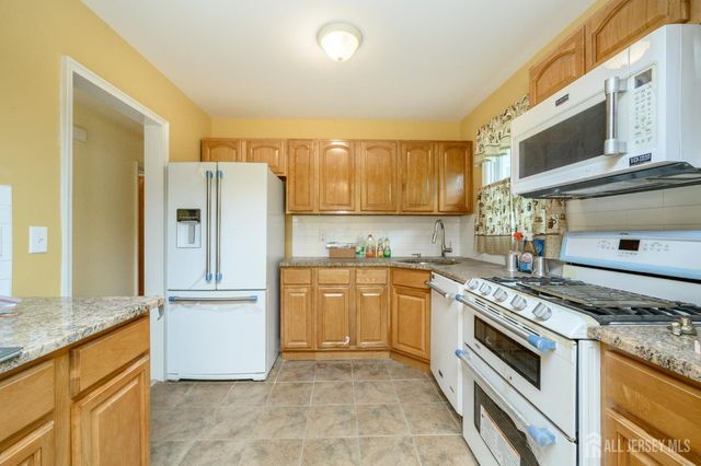 197 W 26th Street W, Bayonne, NJ 07002