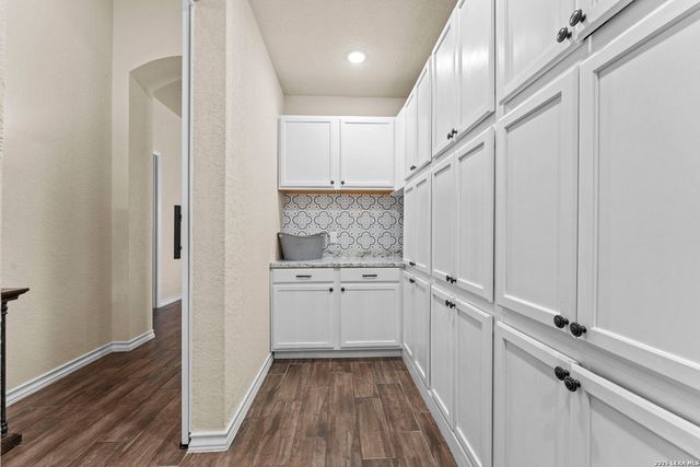 12211 Cowgirl, San Antonio, TX 78254