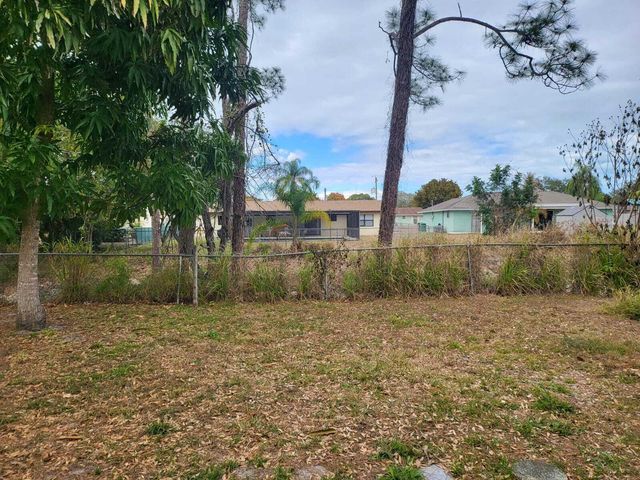 349 SE Fallon Drive, Port St. Lucie, Port St Lucie, FL 34983