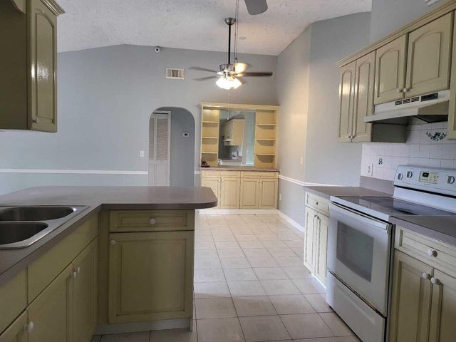 349 SE Fallon Drive, Port St. Lucie, Port St Lucie, FL 34983