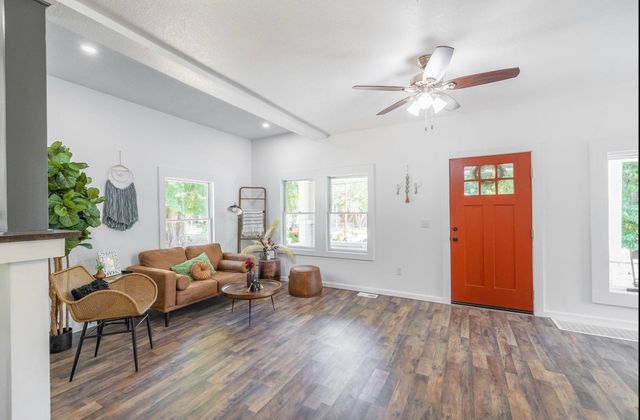 909 W 11th St N, Wichita, KS 67203