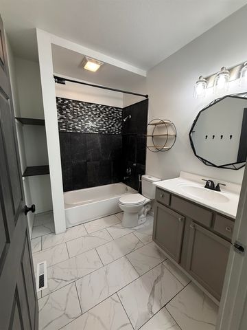 909 W 11th St N, Wichita, KS 67203