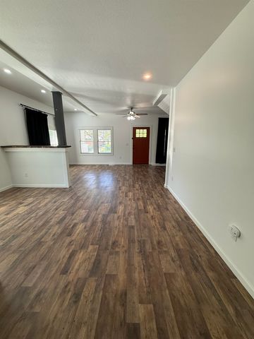 909 W 11th St N, Wichita, KS 67203