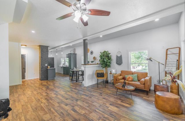 909 W 11th St N, Wichita, KS 67203