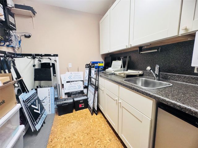 800 Crystal Falls PKWY 1, Leander, TX 78641