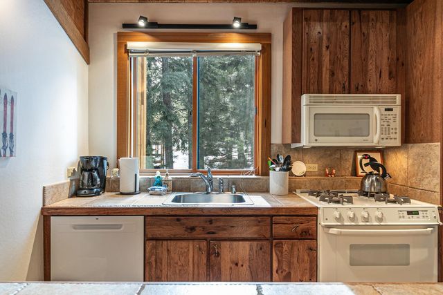 5030 Gold Bend, Truckee, CA 96161