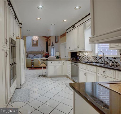 3325 MUIRFIELD DR, Chambersburg, PA 17202