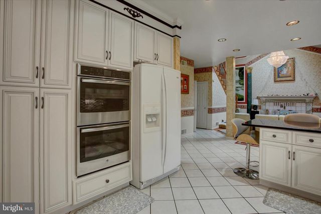 3325 MUIRFIELD DR, Chambersburg, PA 17202