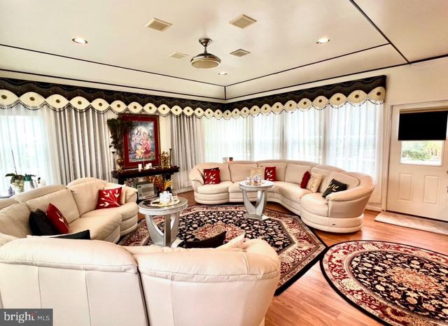 3325 MUIRFIELD DR, Chambersburg, PA 17202