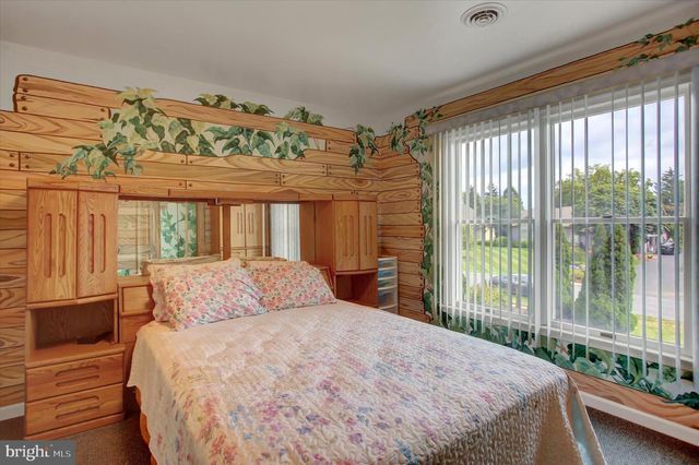 3325 MUIRFIELD DR, Chambersburg, PA 17202