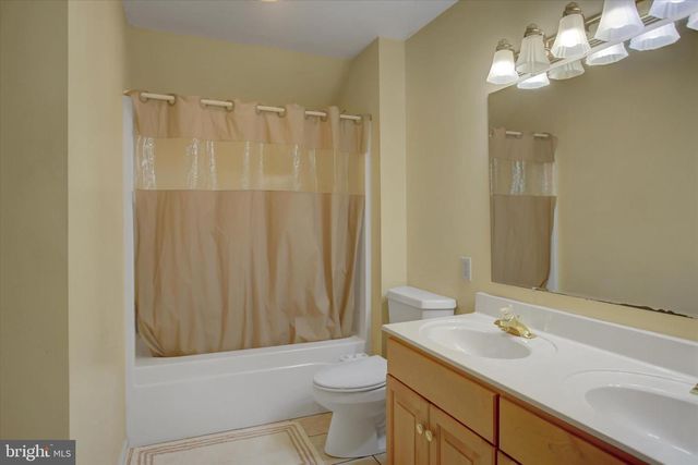 3325 MUIRFIELD DR, Chambersburg, PA 17202