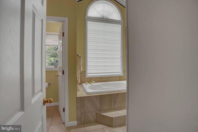 3325 MUIRFIELD DR, Chambersburg, PA 17202