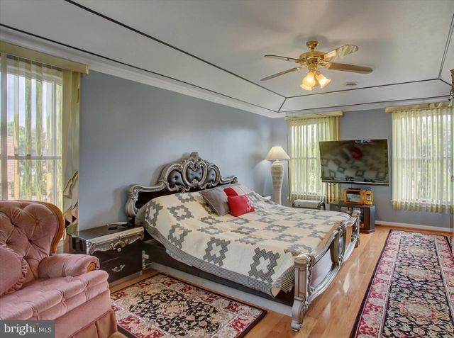 3325 MUIRFIELD DR, Chambersburg, PA 17202