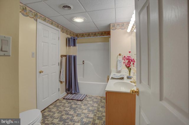 3325 MUIRFIELD DR, Chambersburg, PA 17202