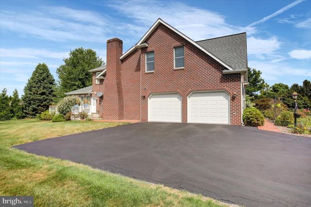 3325 MUIRFIELD DR, Chambersburg, PA 17202