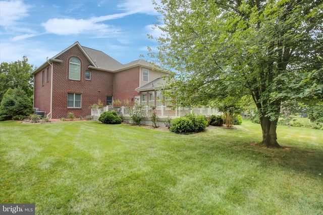 3325 MUIRFIELD DR, Chambersburg, PA 17202