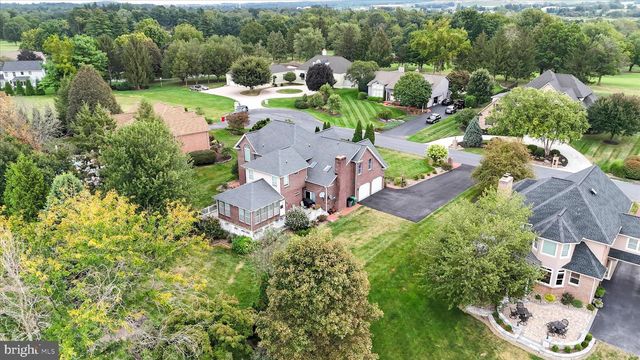 3325 MUIRFIELD DR, Chambersburg, PA 17202