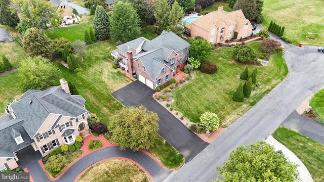 3325 MUIRFIELD DR, Chambersburg, PA 17202