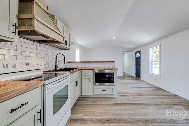 451 Schuman Drive, Bloomingdale, GA 31302