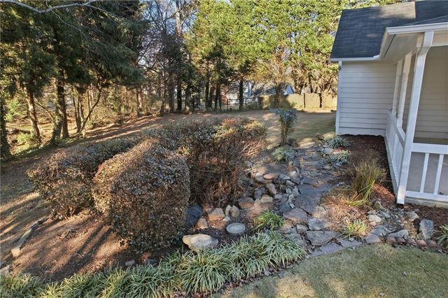 2110 Meadow View Court, Grayson, GA 30017