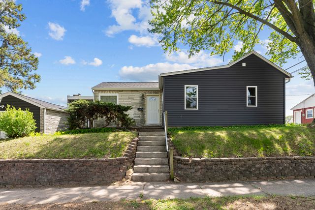 3724 N Sturdevant Street, Davenport, IA 52806