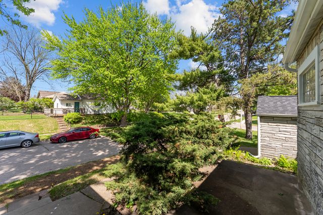 3724 N Sturdevant Street, Davenport, IA 52806