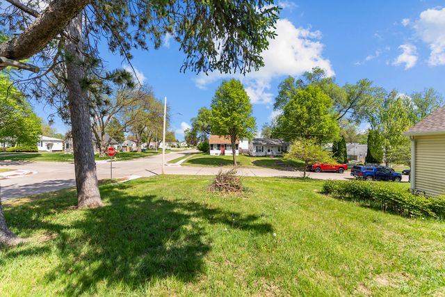 3724 N Sturdevant Street, Davenport, IA 52806