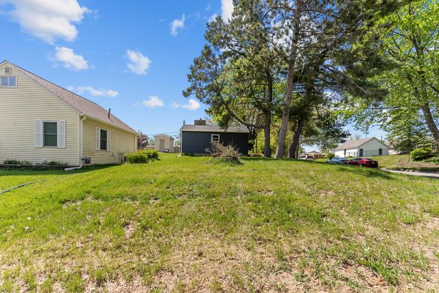 3724 N Sturdevant Street, Davenport, IA 52806