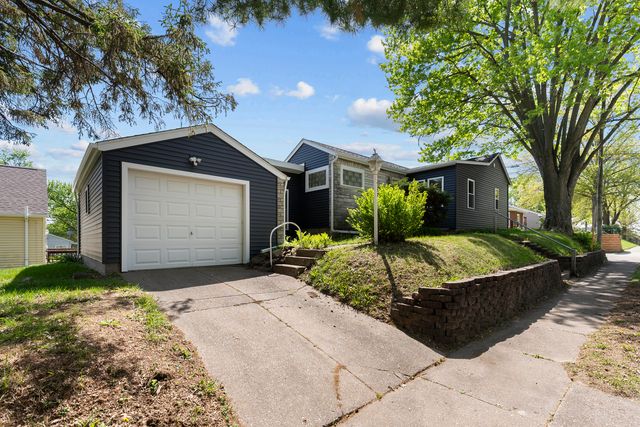 3724 N Sturdevant Street, Davenport, IA 52806