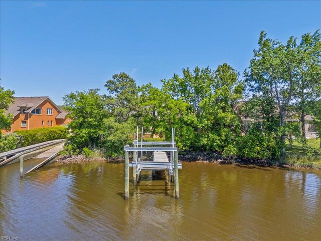 404 Bracey WAY, Chesapeake, VA 23323
