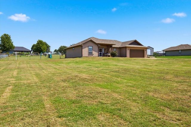 1301 Hillside Terrace, Blanchard, OK 73010